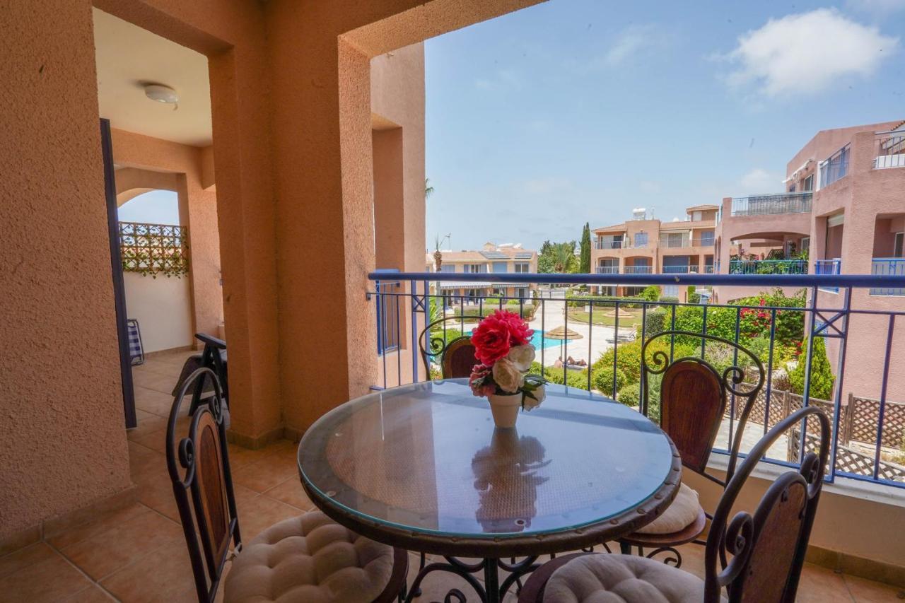 Resitour - Regina Gardens Apartment Paphos Exterior foto